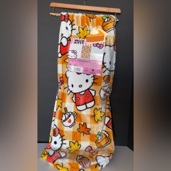 Hello Kitty Pink Silk Touch Throw - Picture 1 of 4